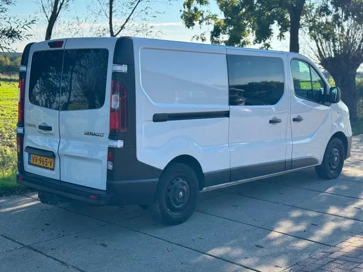 Renault Trafic 2015 photo 3