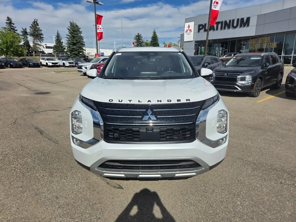 Mitsubishi Outlander 2023 photo 2