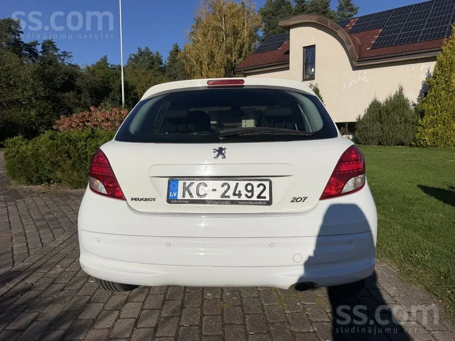 Peugeot 207 2011 photo 3