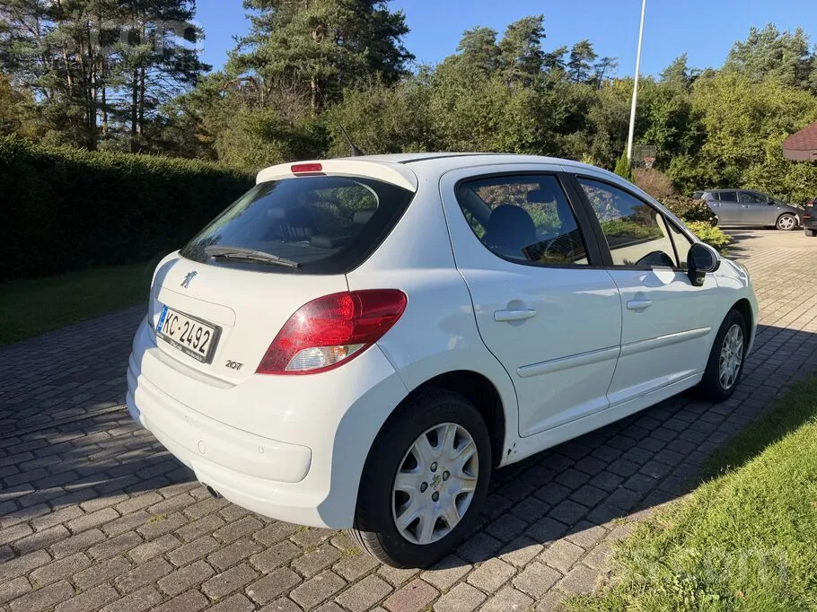 Peugeot 207 2011 photo 5