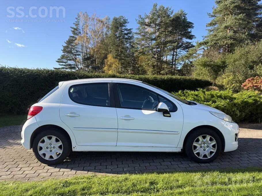 Peugeot 207 2011 photo 2