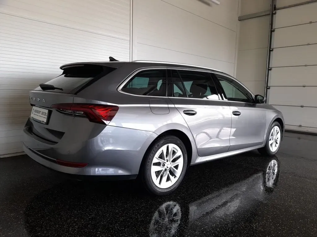 Skoda Octavia 2023 photo 2