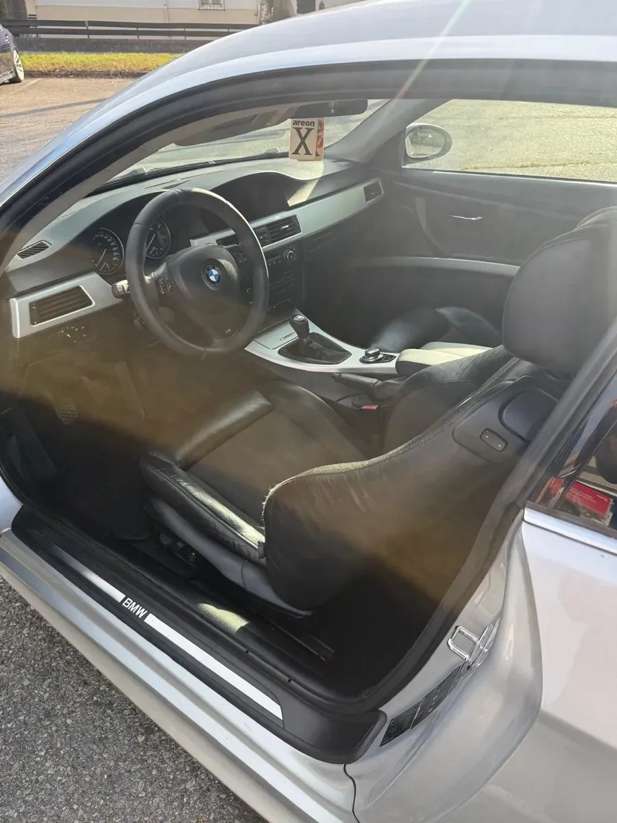 BMW 3 Series 2009 photo 3