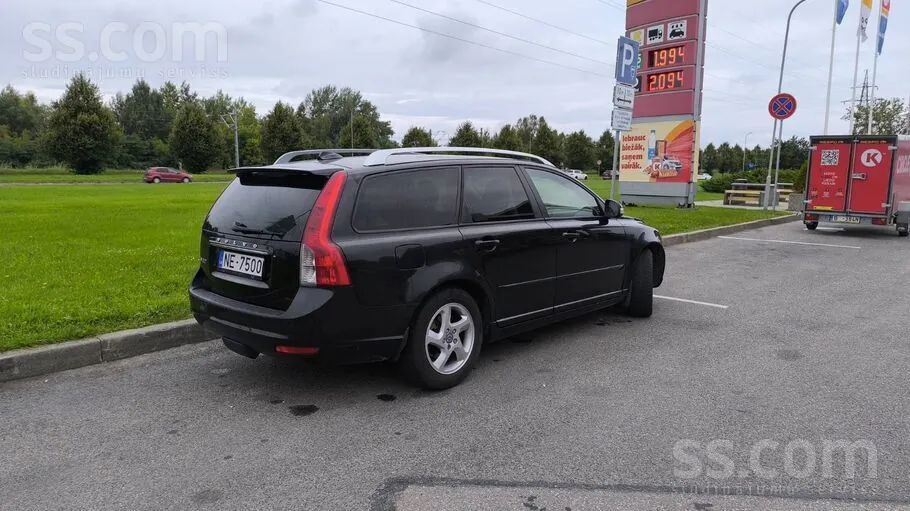 Volvo V50 2011 photo 2