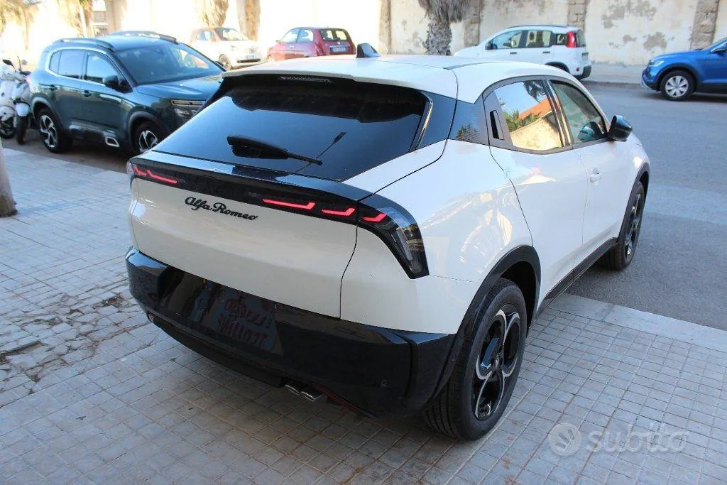 Alfa Romeo Junior 2026 photo 2