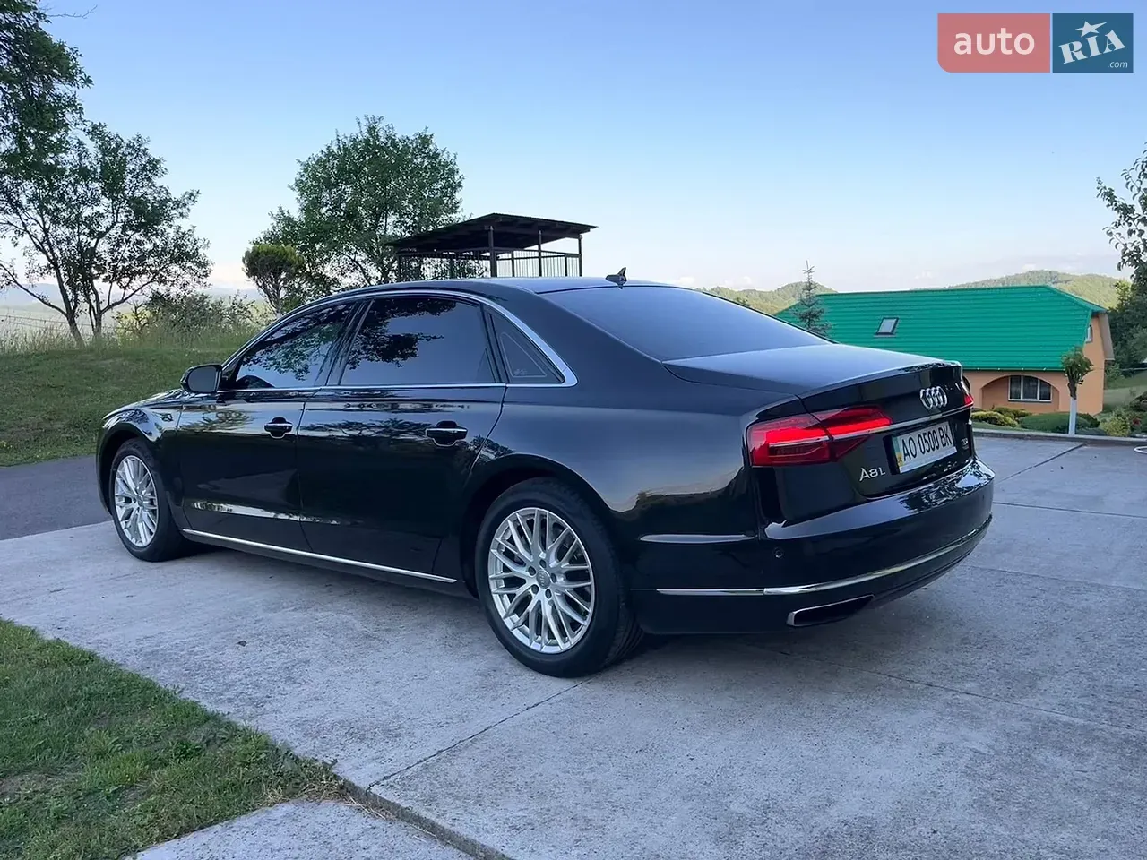 Audi A8 2014 photo 2