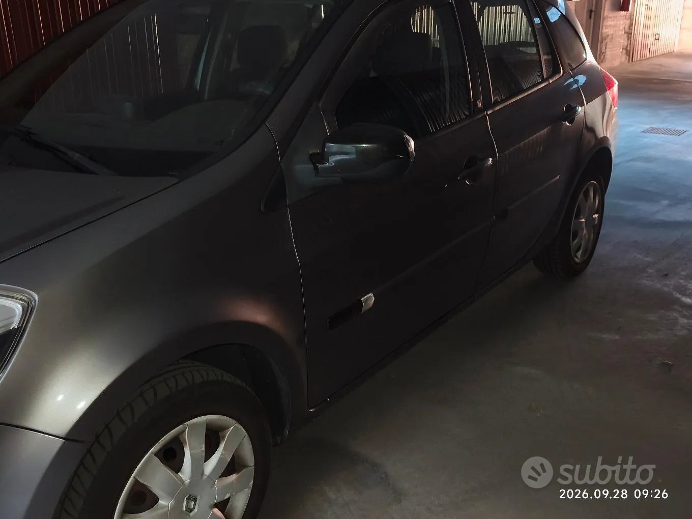 Renault Clio 2010 photo 2