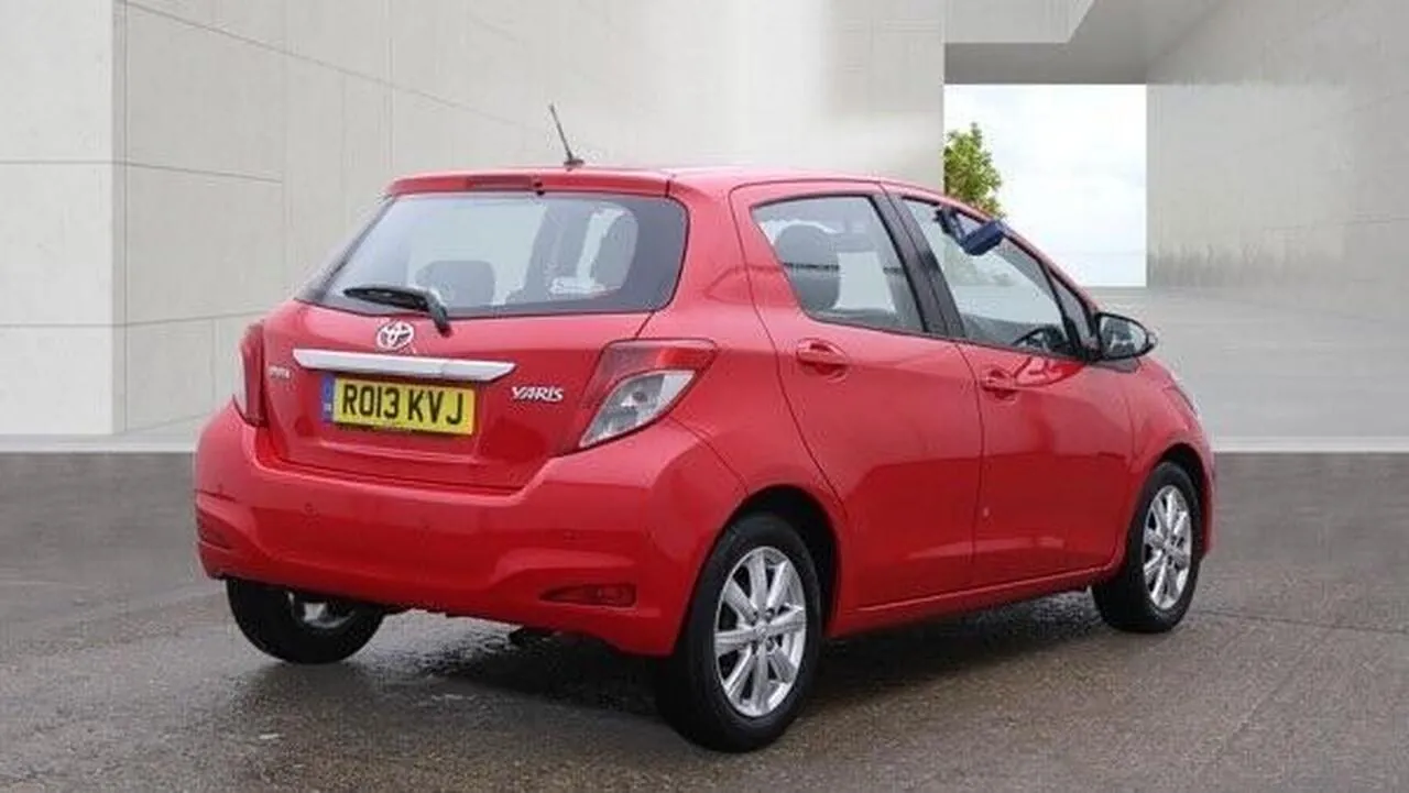 Toyota Yaris 2013 photo 4