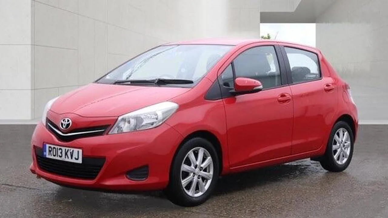 Toyota Yaris 2013 photo 2
