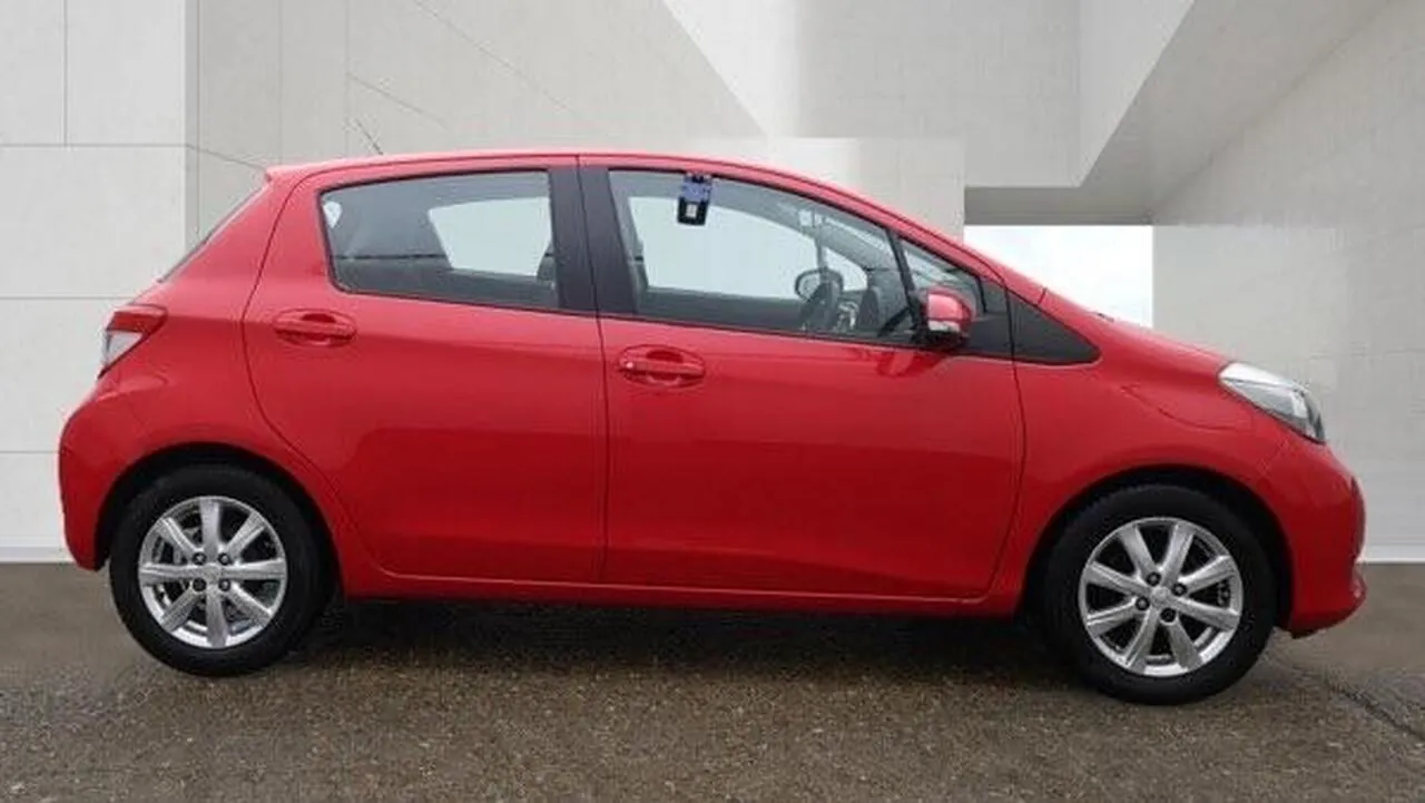 Toyota Yaris 2013 photo 5