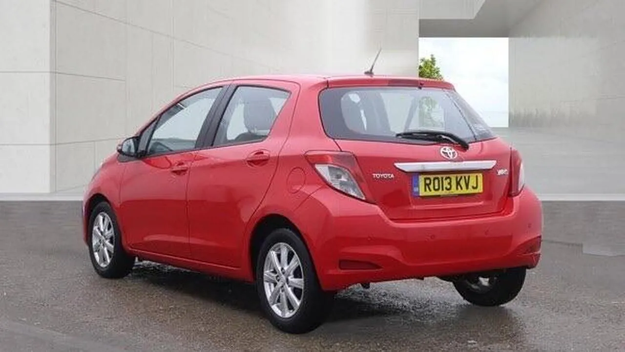 Toyota Yaris 2013 photo 3