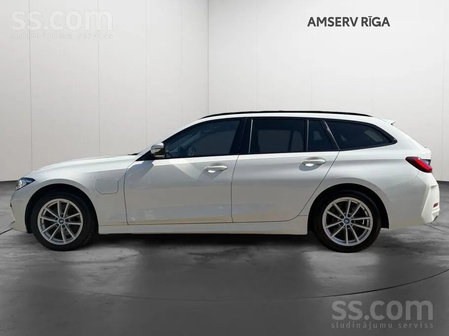 BMW 330E Touring X-Drive 2023 photo 3