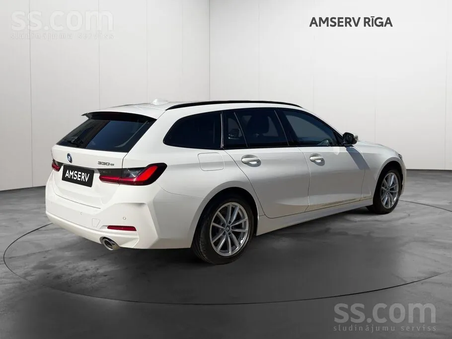 BMW 330E Touring X-Drive 2023 photo 2