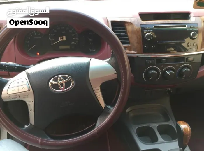 Toyota Hilux 2014 photo 2