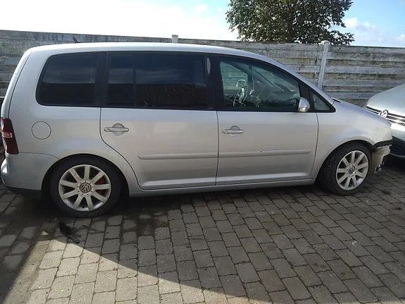 Volkswagen Touran 2003 photo 2