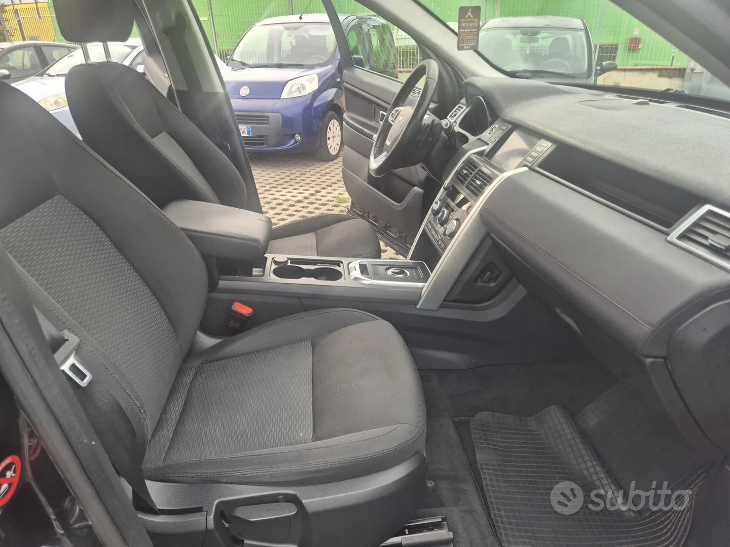 Land Rover Discovery Sport 2017 photo 5
