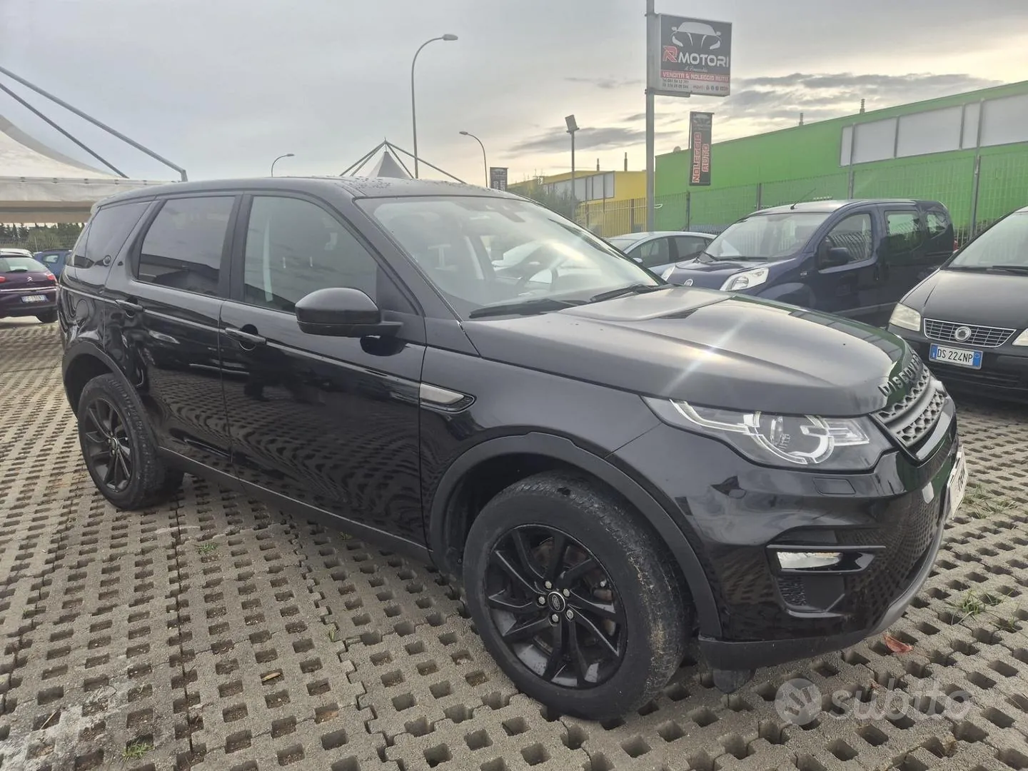 Land Rover Discovery Sport 2017 photo 3
