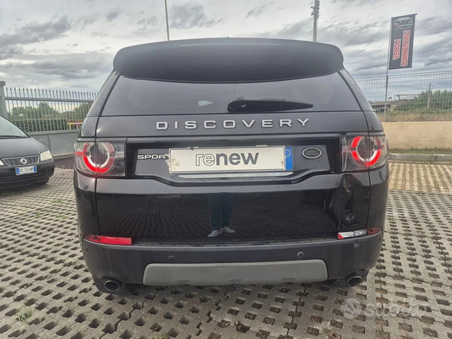 Land Rover Discovery Sport 2017 photo 2