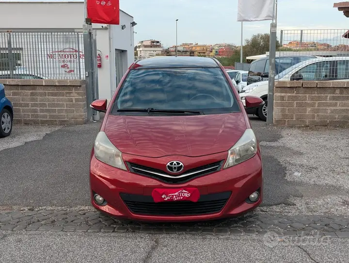 Toyota Yaris 2011 photo 2