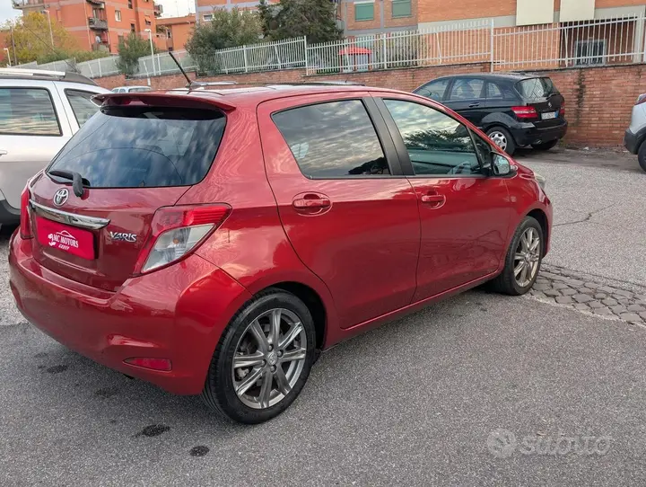 Toyota Yaris 2011 photo 4