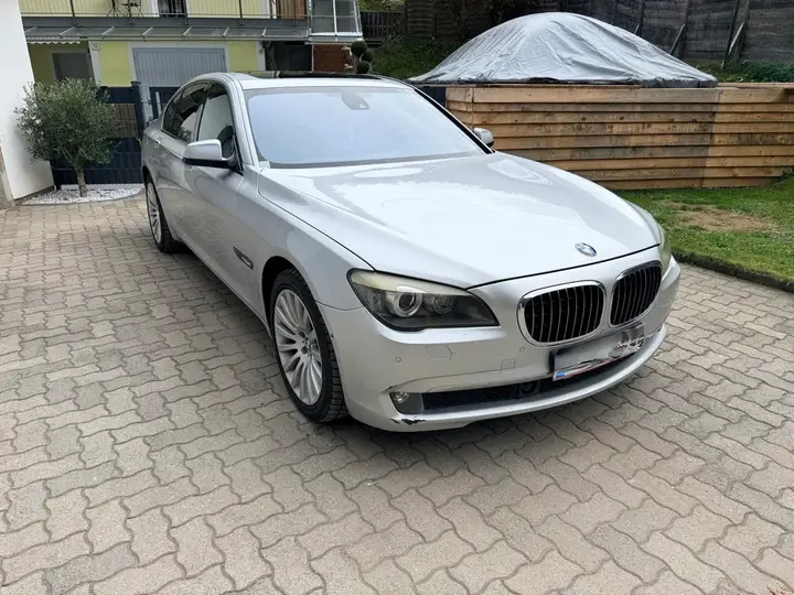 BMW 7 Series 2008 photo 2