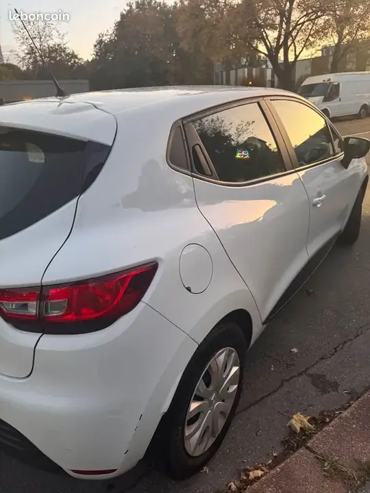 Renault Clio 2019 photo 2