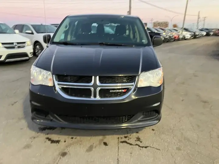 Dodge Grand Caravan 2017 photo 2