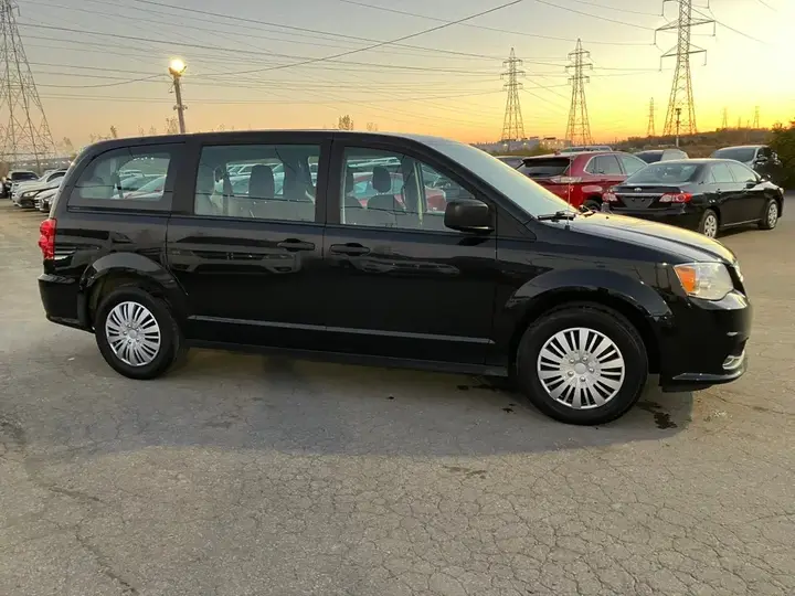 Dodge Grand Caravan 2017 photo 4