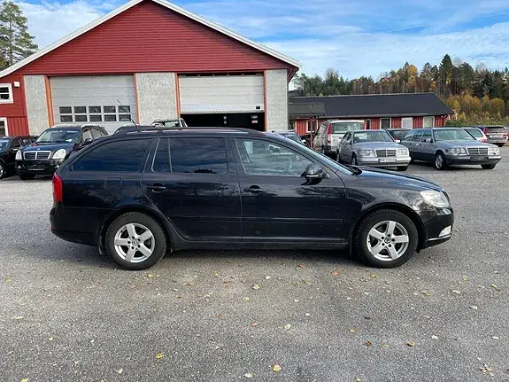 Skoda Octavia 2010 photo 2