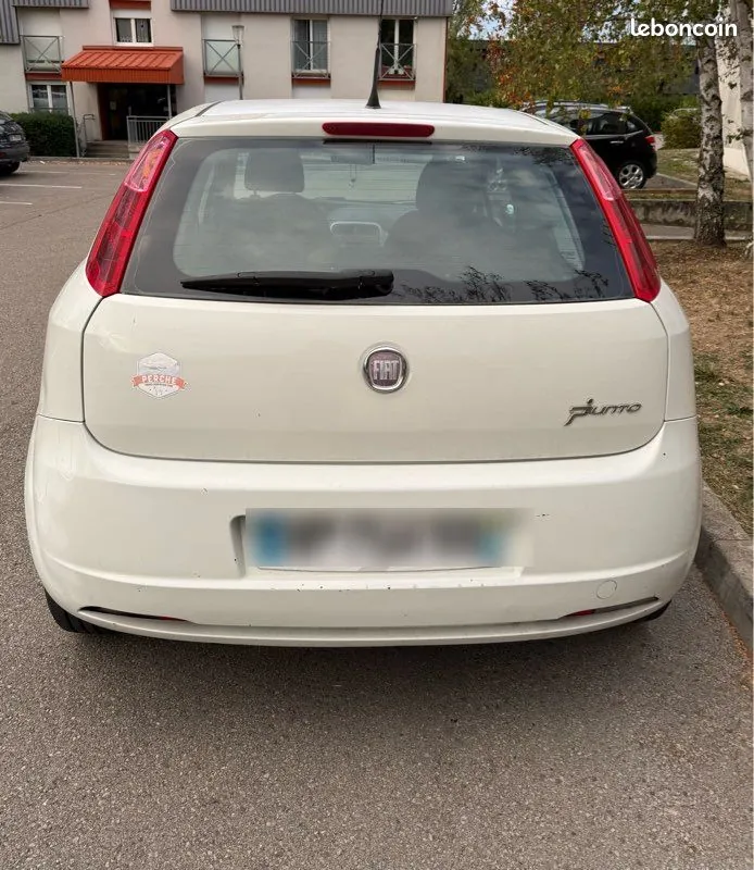 Fiat Grande Punto 2010 photo 2