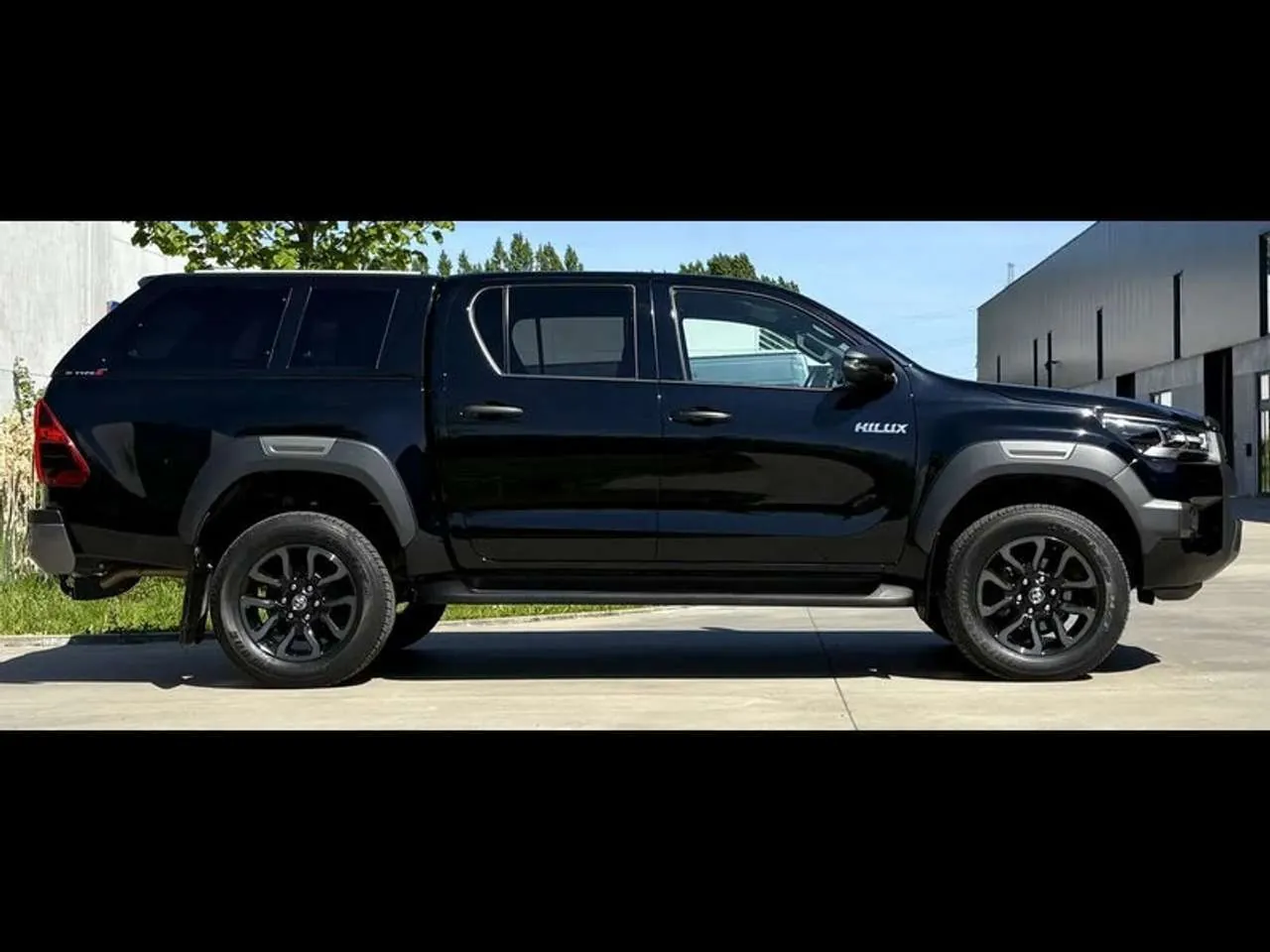 Toyota Hilux 2023 photo 5