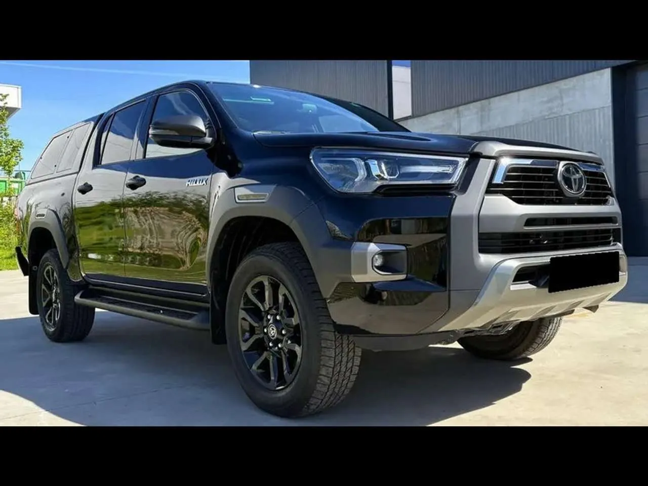 Toyota Hilux 2023 photo 2