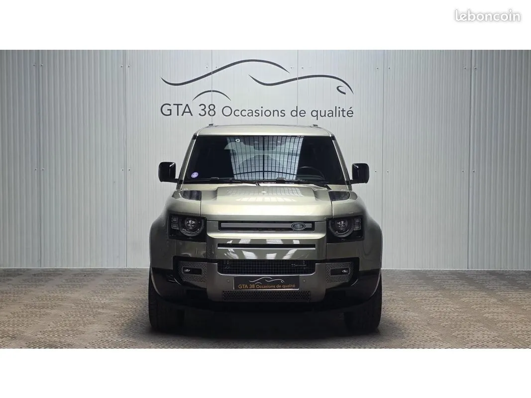 Land Rover Defender 2023 photo 2
