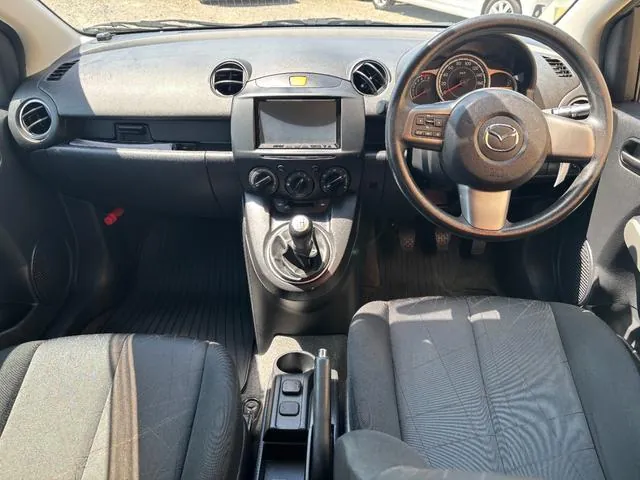 Mazda Demio 2012 photo 5
