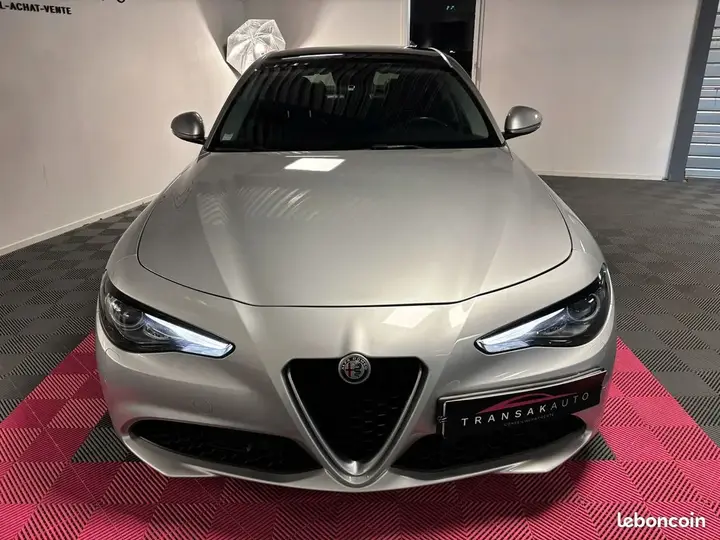 Alfa Romeo Giulia 2017 photo 2