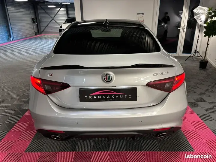 Alfa Romeo Giulia 2017 photo 5