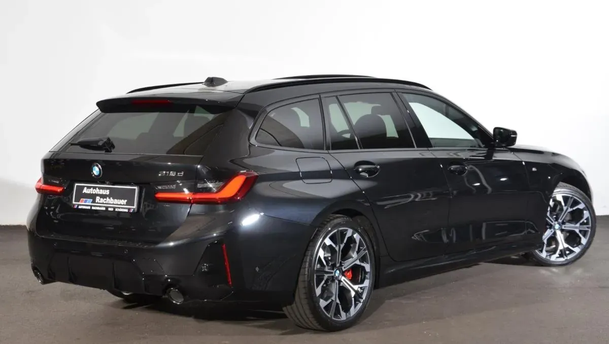 BMW 3 Series 2025 photo 2