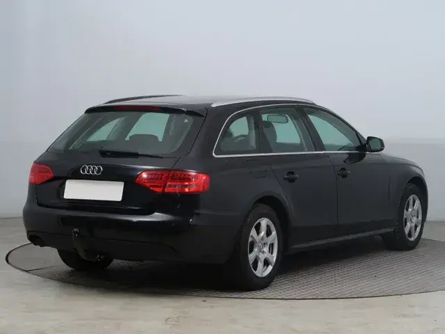 Audi A4 Avant 2010 photo 4