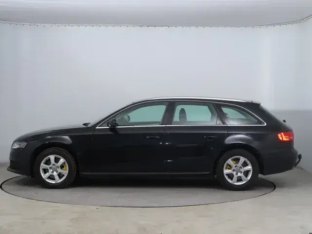 Audi A4 Avant 2010 photo 2