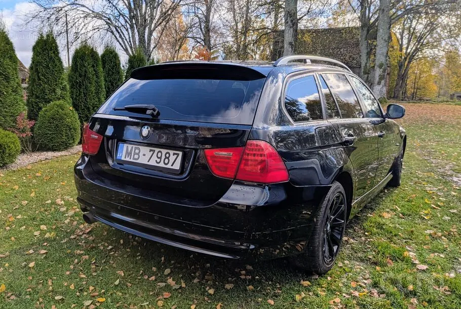 BMW 318 2008 photo 2