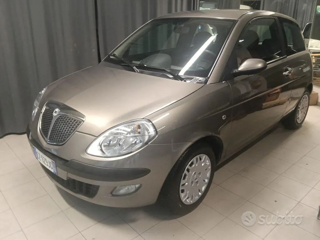 Lancia Ypsilon