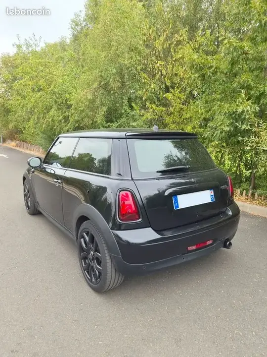 Mini Cooper 2010 photo 2