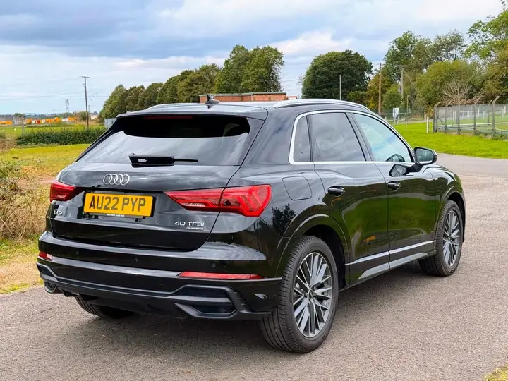 Audi Q3 2022 photo 2