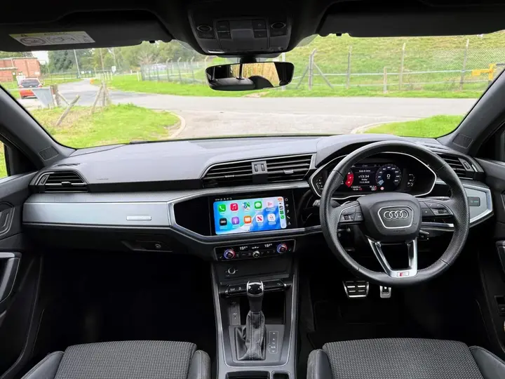Audi Q3 2022 photo 3
