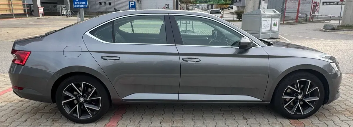 Skoda Superb 2023 photo 2