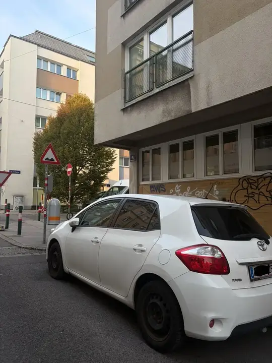 Toyota Auris 2010 photo 3