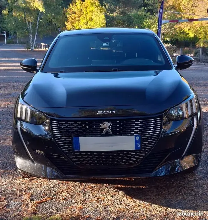 Peugeot 208 2023 photo 3