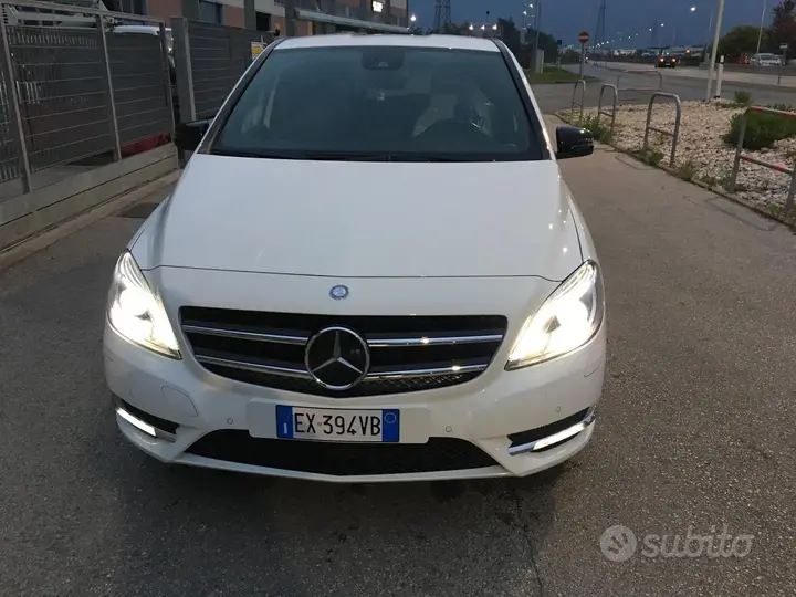 Mercedes-Benz B180
