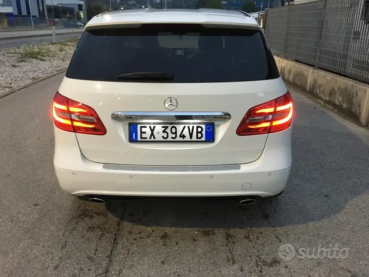 Mercedes-Benz B180 2013 photo 4