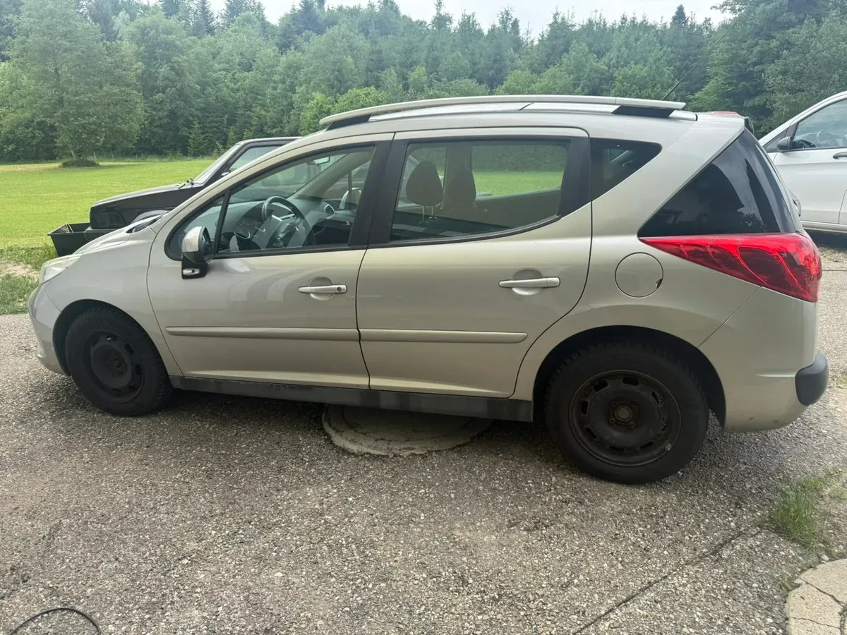 Peugeot 207 2008 photo 2